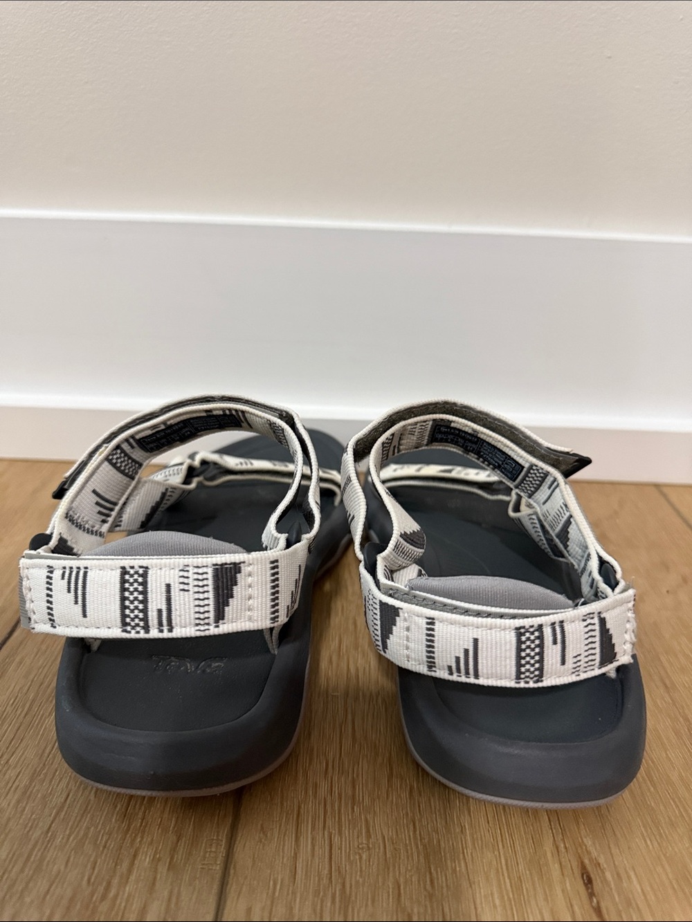 Teva Hurricane XLT2 Black Sandals with White Patterned Straps - Picture 4 of 7